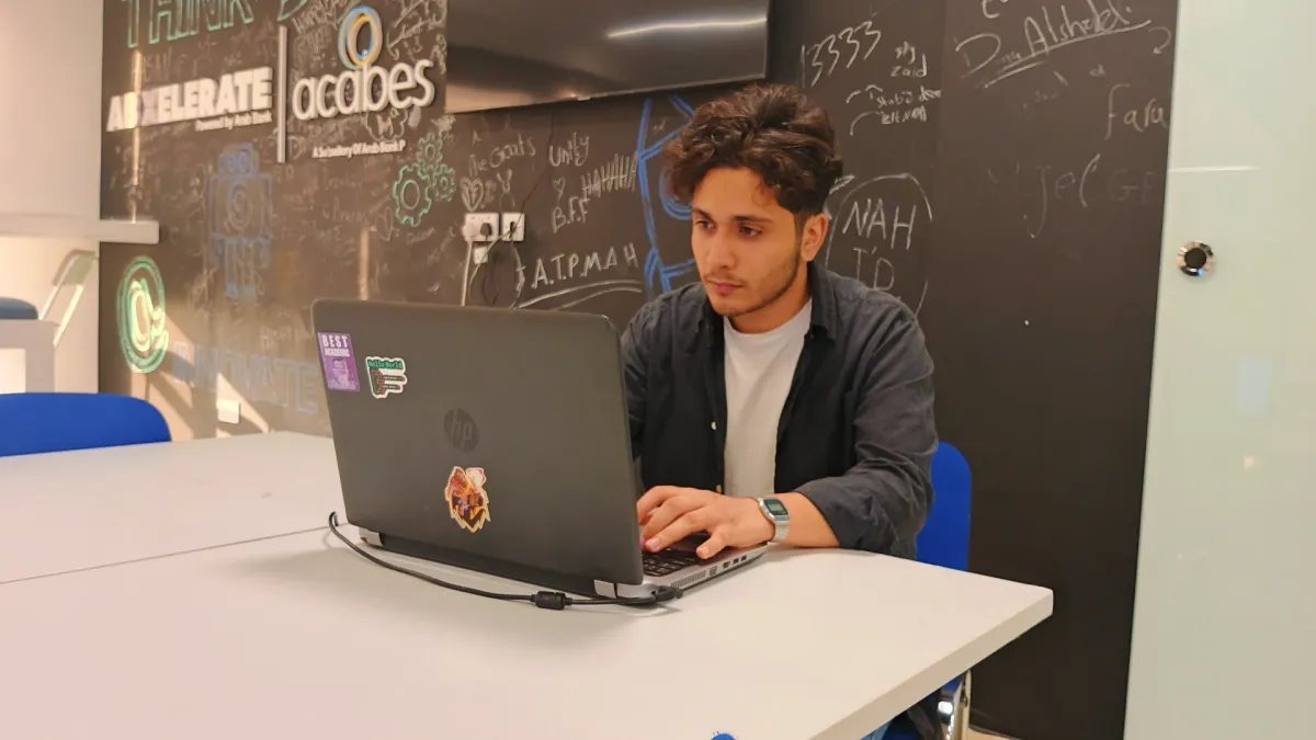 جلسة عمل في مختبر ستارة